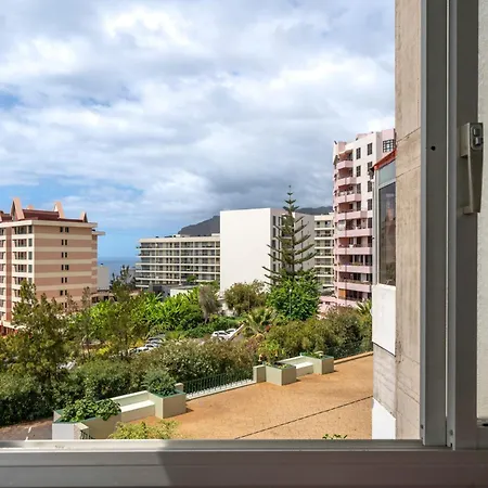 Apartment America By An Island *